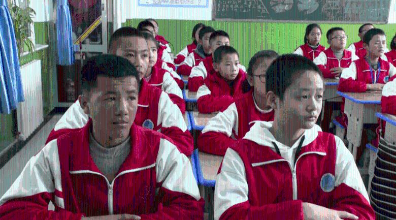 肖战京片子浓郁入戏深,录制收工VCR,并发新手绘